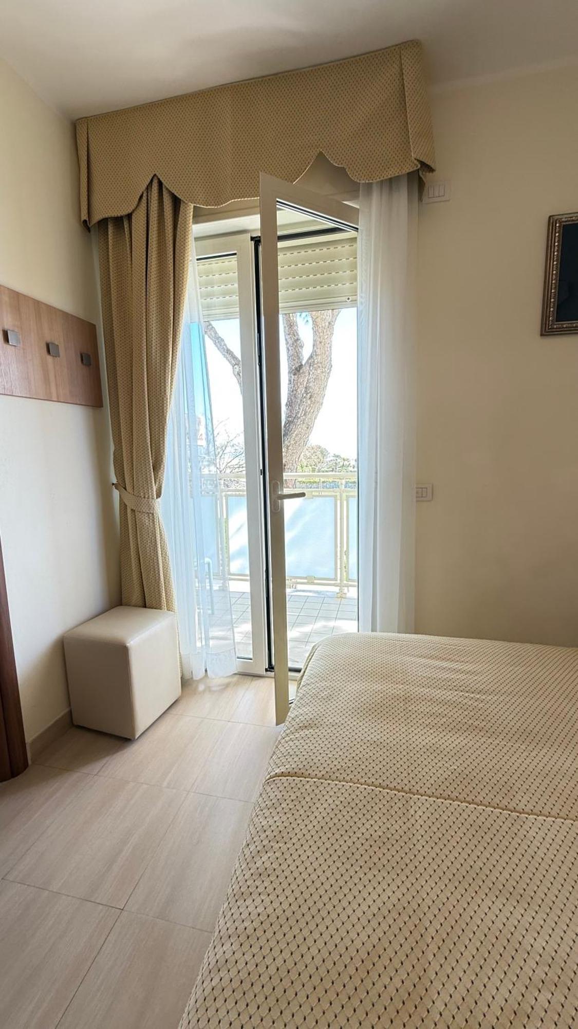 Hotel Ariella Milano Marittima Exterior foto